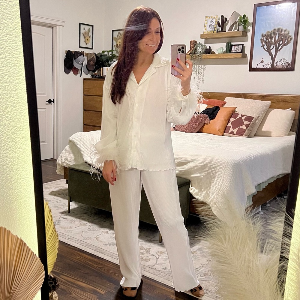 Waverles Pleated Bridal Set in Dove
